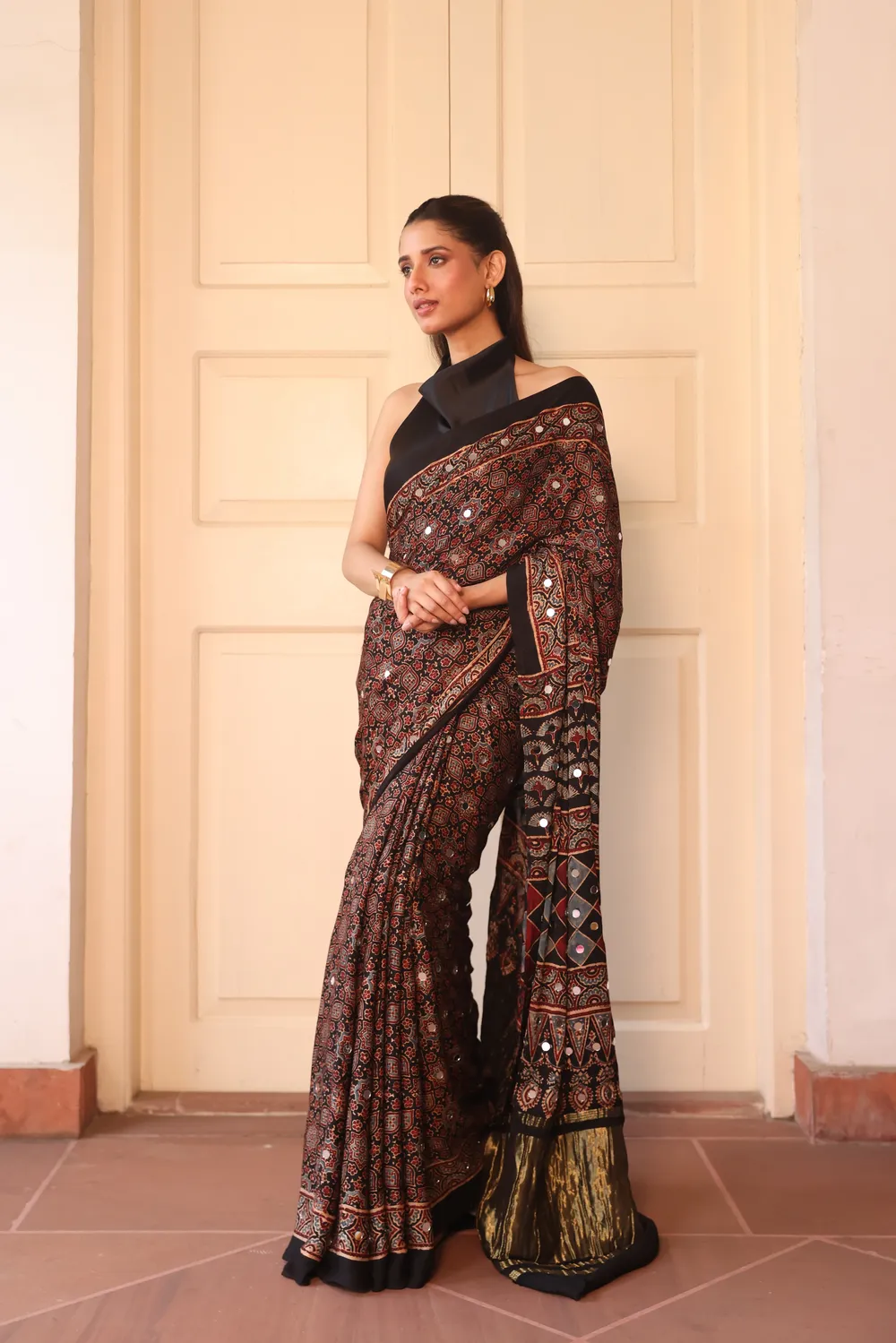 https://sudiptisarees.com/wp-content/uploads/2026/06/4-18.webp