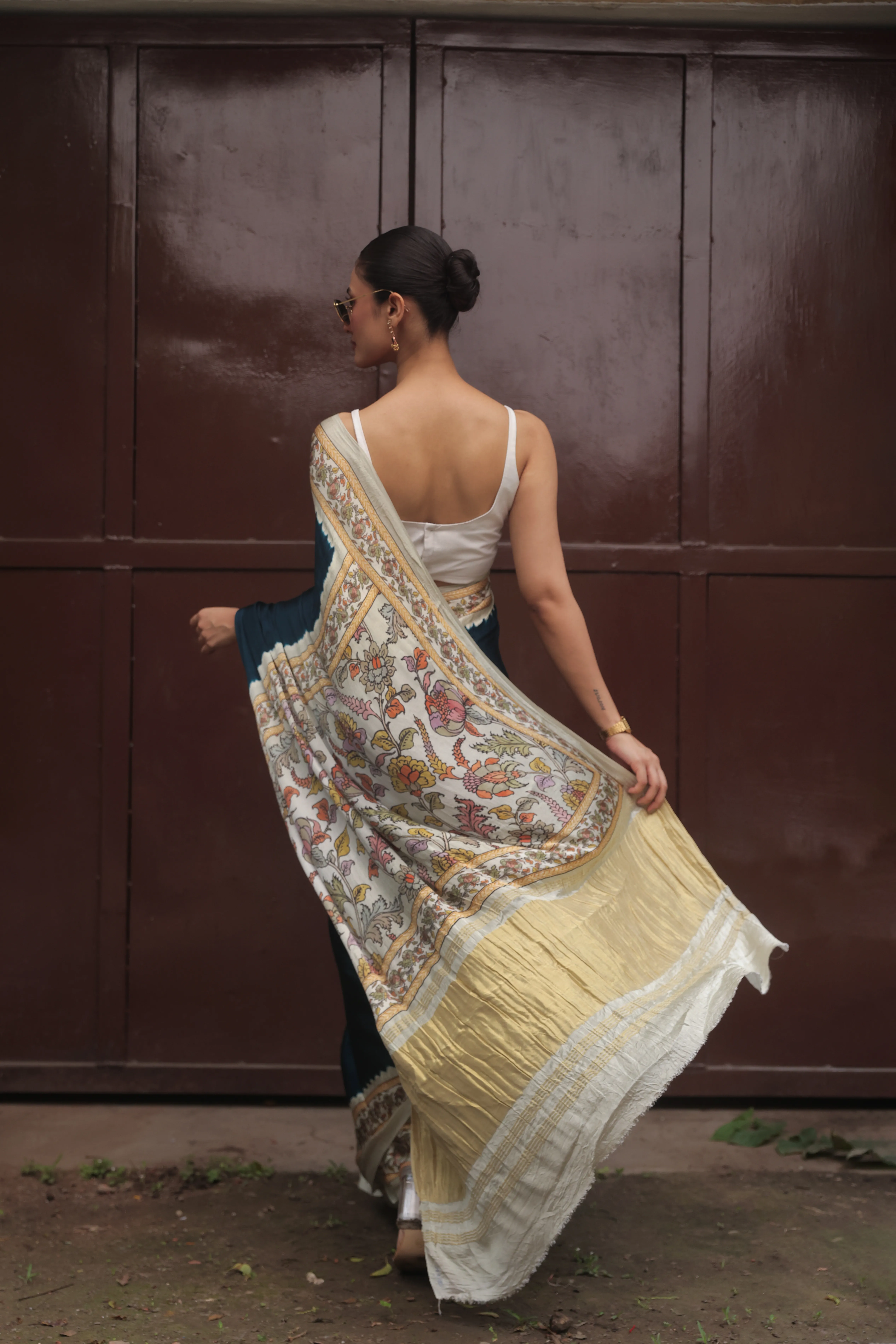 https://sudiptisarees.com/wp-content/uploads/2026/06/SUBH4259.webp
